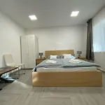 Sulyom Panzio Apartamento *