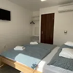 Sulyom Panzio Apartamento