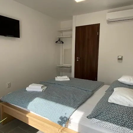 Sulyom Panzio 아파트