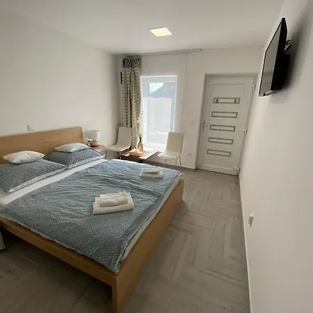 Sulyom Panzio 아파트