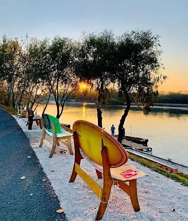 Sulyom Panzio 아파트 *