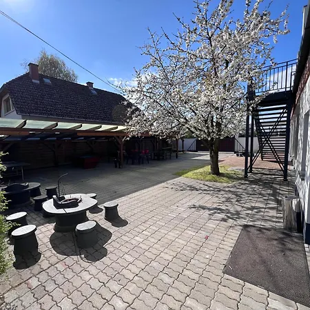 Sulyom Panzio 아파트 *