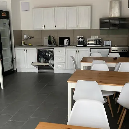 Sulyom Panzio Apartment